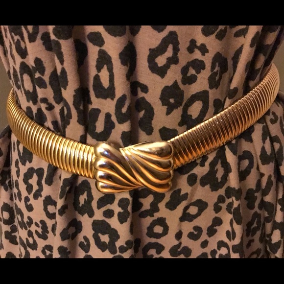 80s gold slinky stretch belt. Hook closure Carrie Bradshaw vibes. - Picture 2 of 7